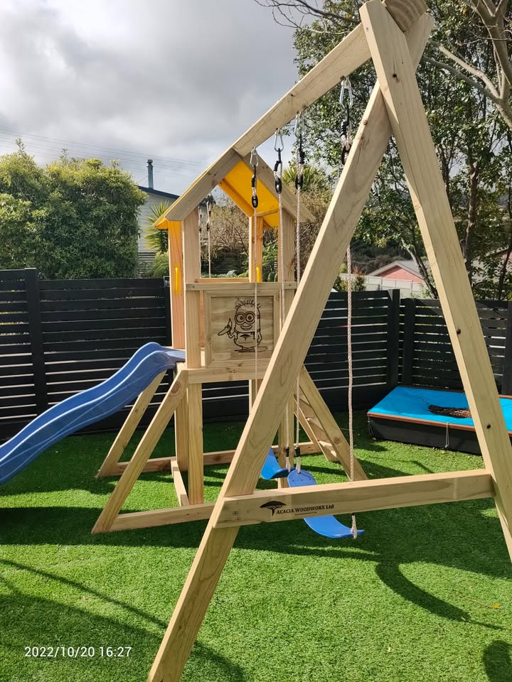The Minion Playset (#2) - with Slide