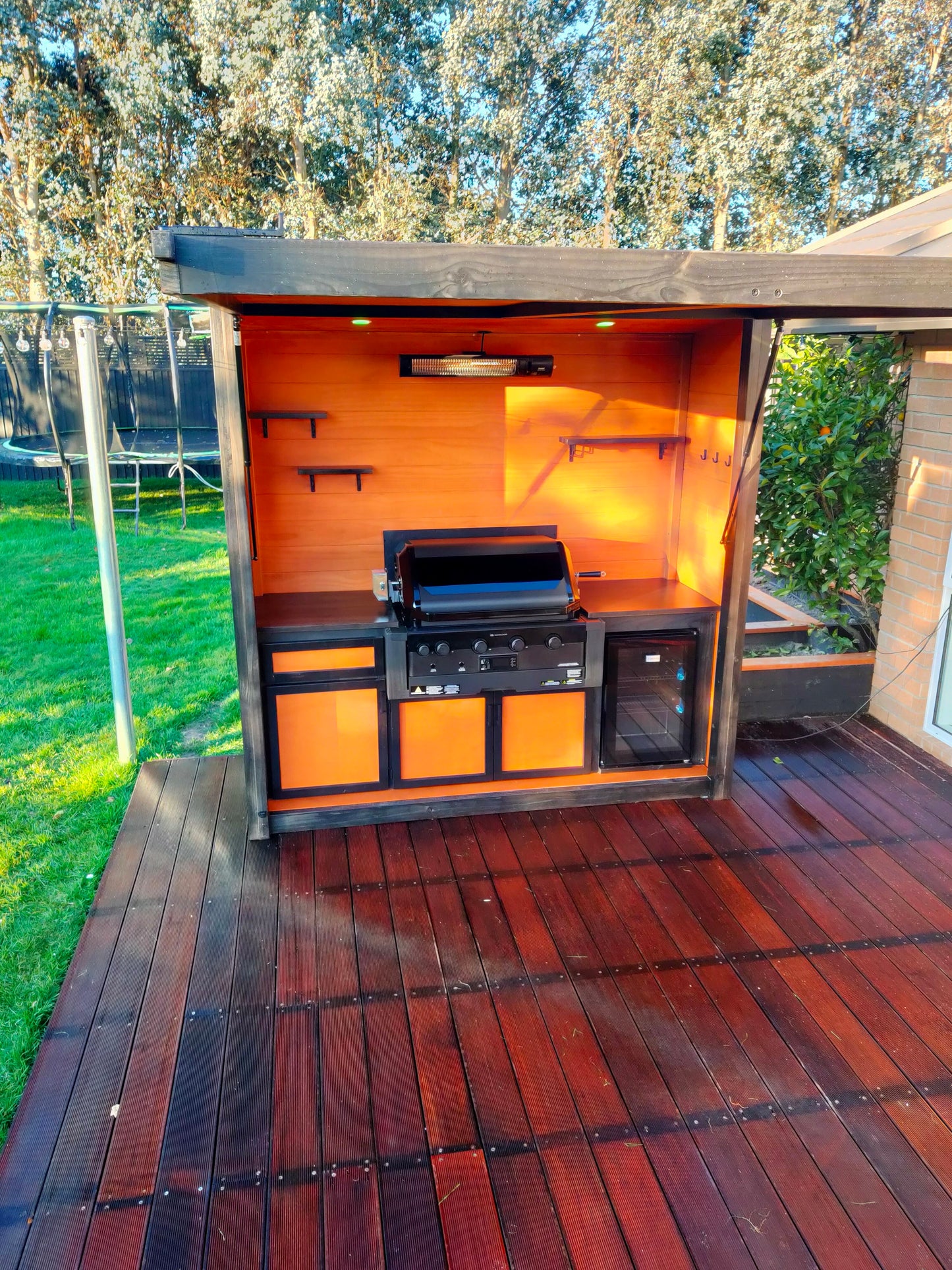 Outdoor BBQ Kitchen - Modern Comfort & Versatility (R1)