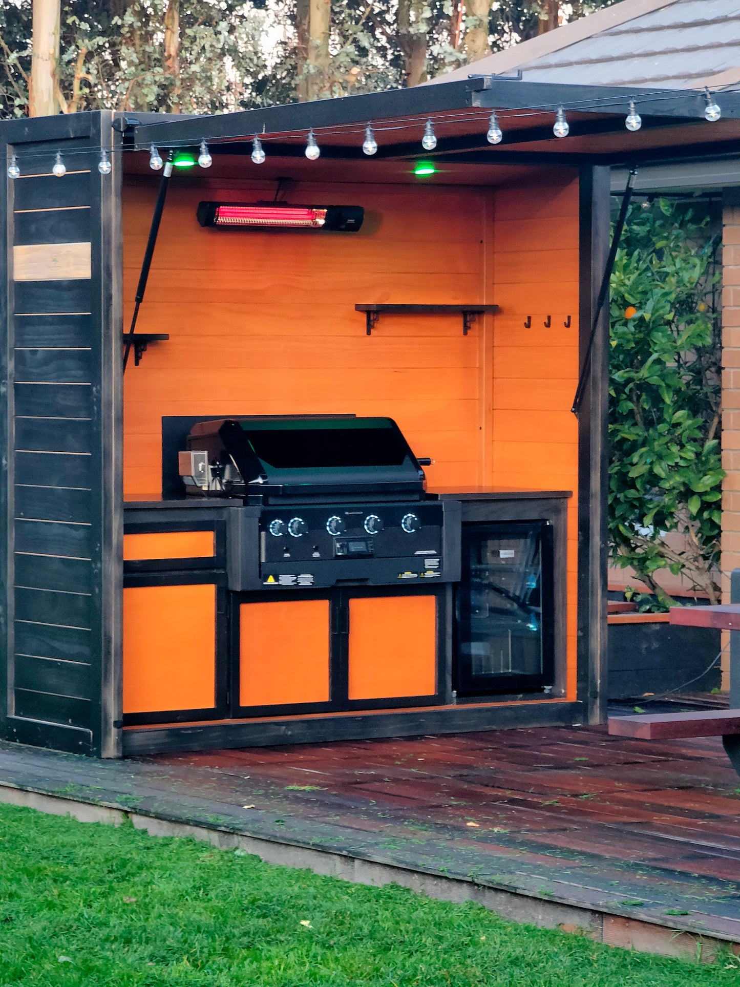 Outdoor BBQ Kitchen - Modern Comfort & Versatility (R1)