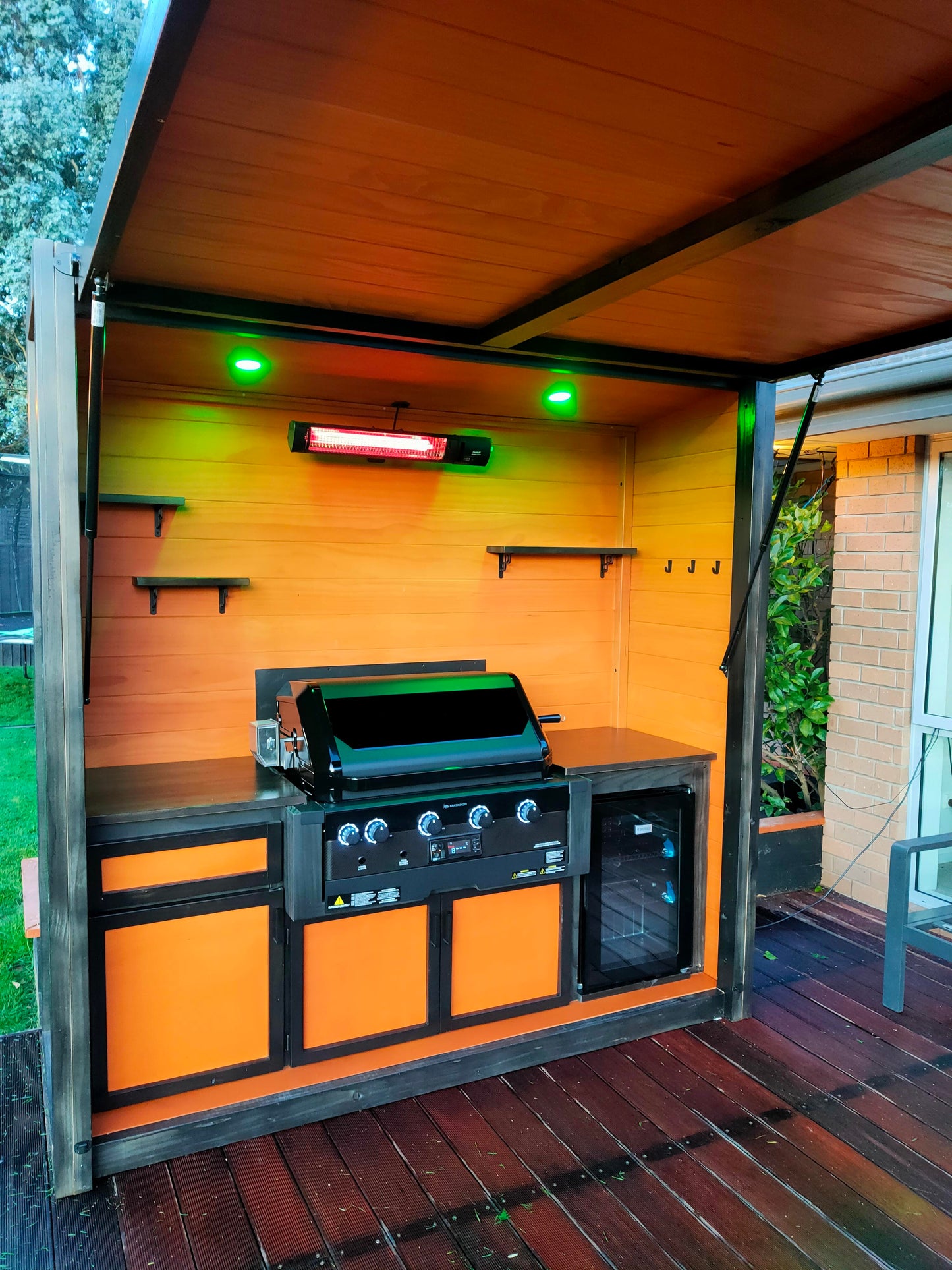 Outdoor BBQ Kitchen - Modern Comfort & Versatility (R1)