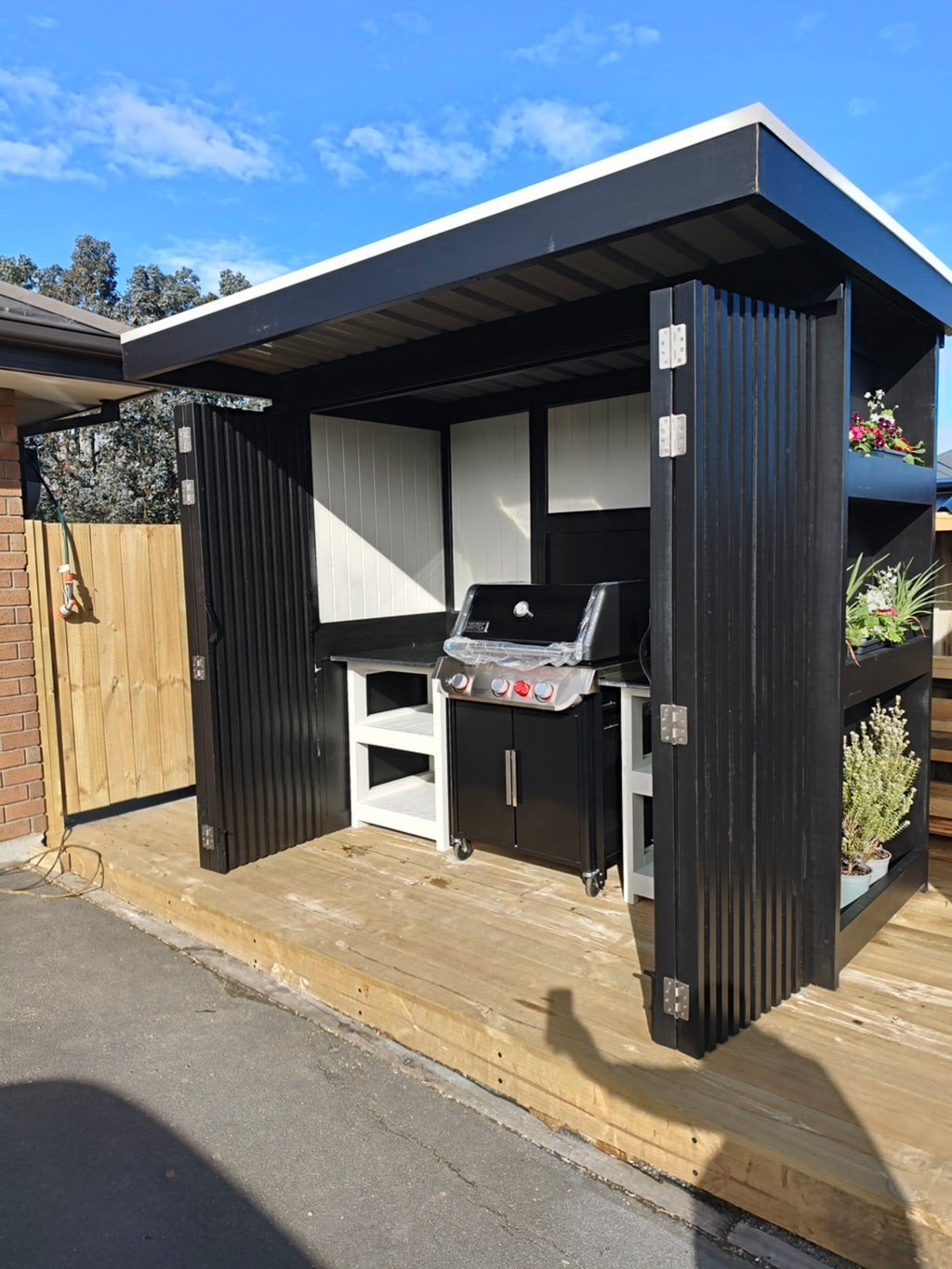 BBQ Pod Outdoor Kitchen Complete (#5) – 2.8m, Weber Built-In BBQ, Bifold Doors & Cantilever Roof