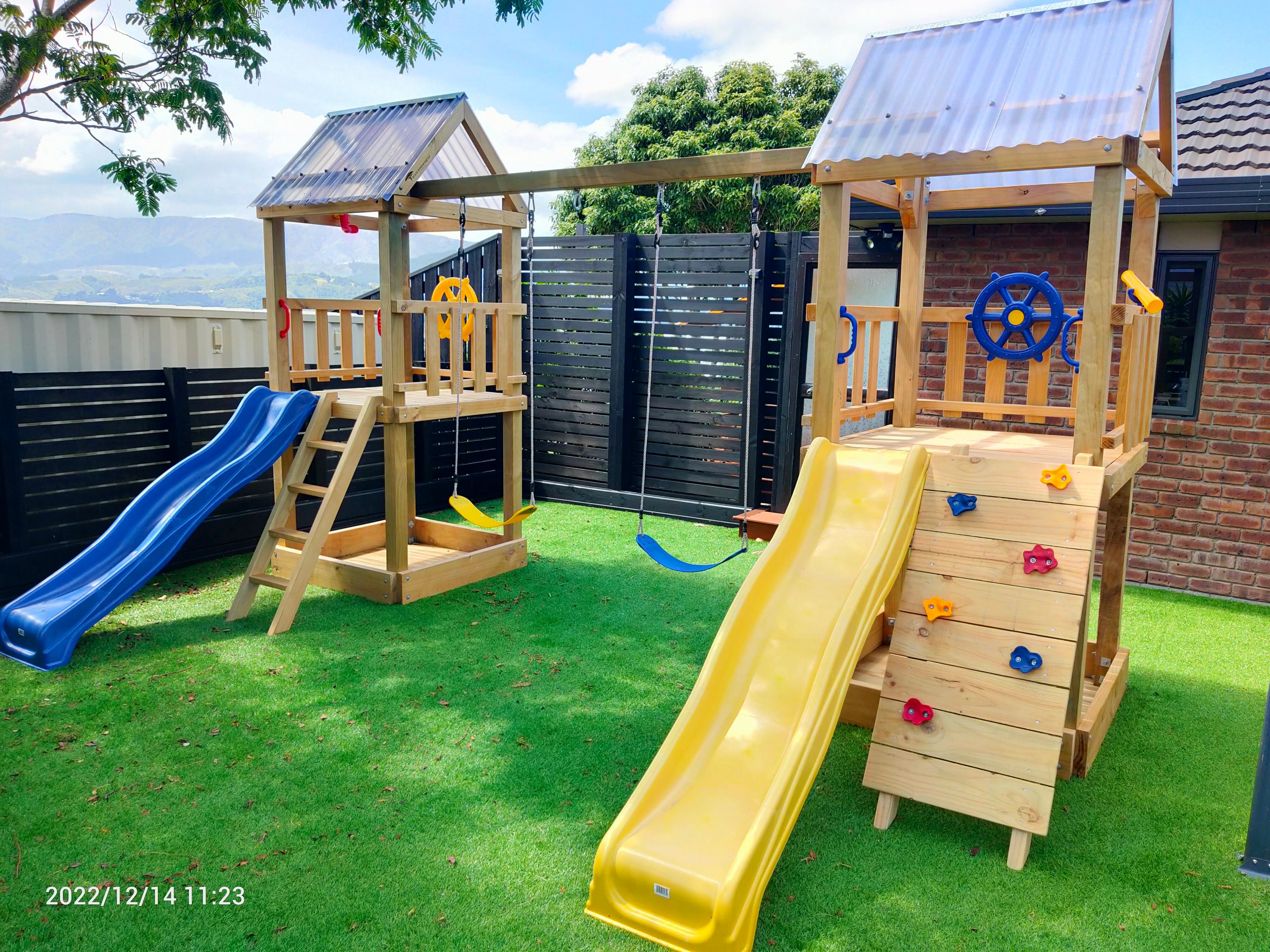 Standard 1.2mx1.2m Twin Tower Play Set (#7) - 2 x towers, with slides and swings